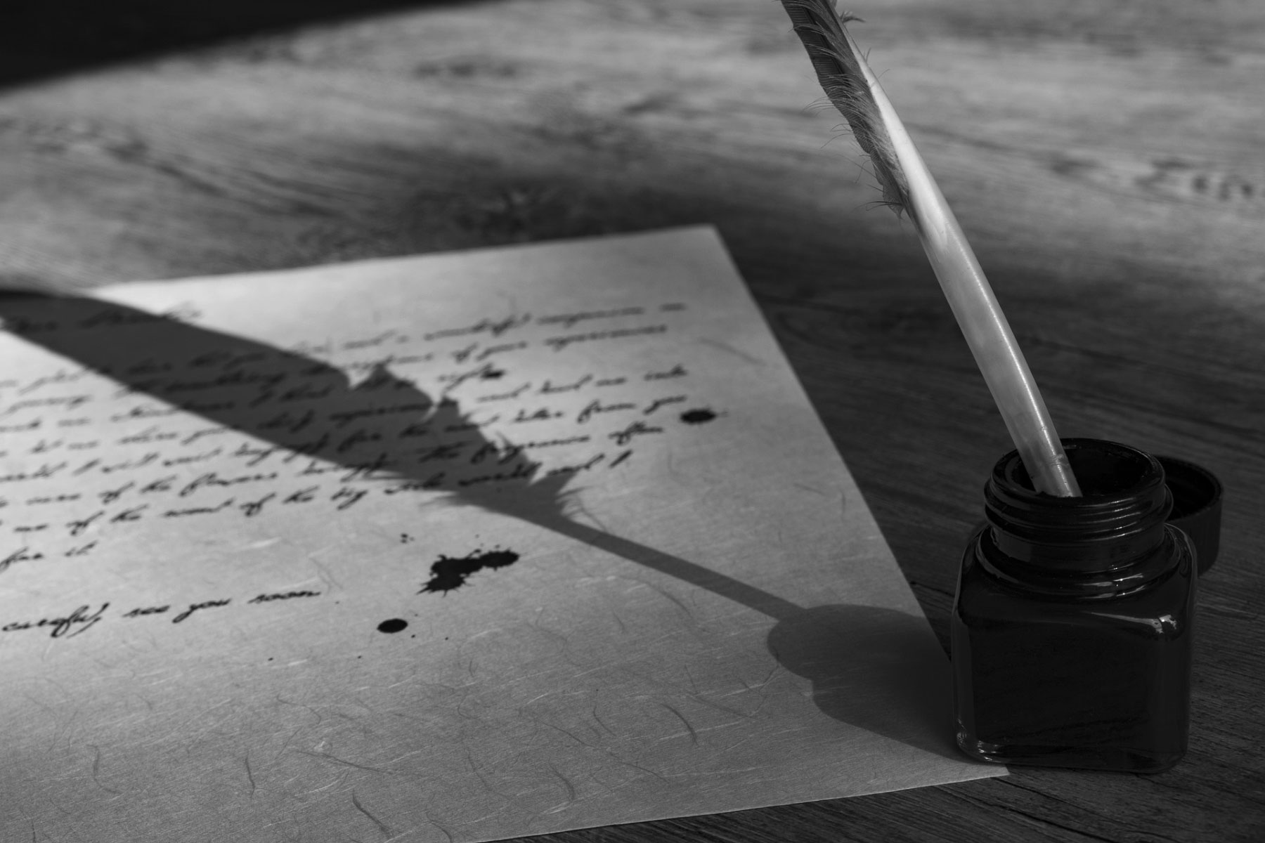 Feder mit Tintenfass